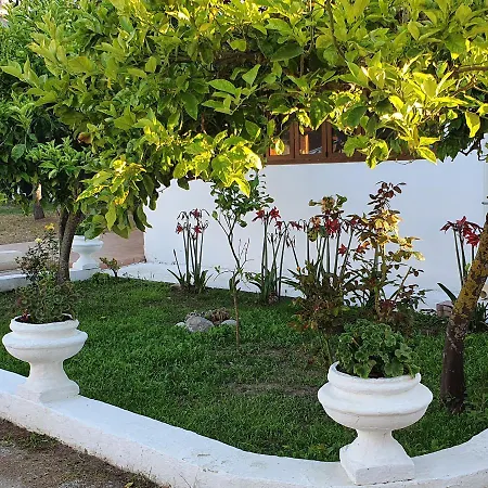 مكان تخييم Sosta Camper Isola Bella *